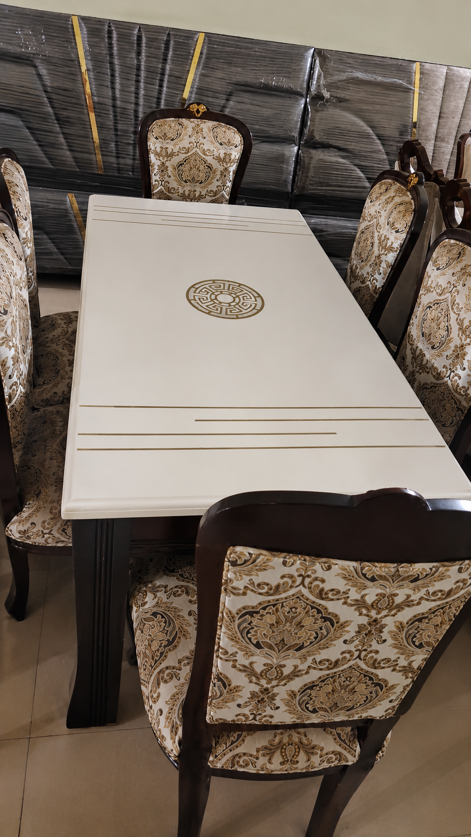 Crème Composite Design Table — Style 05