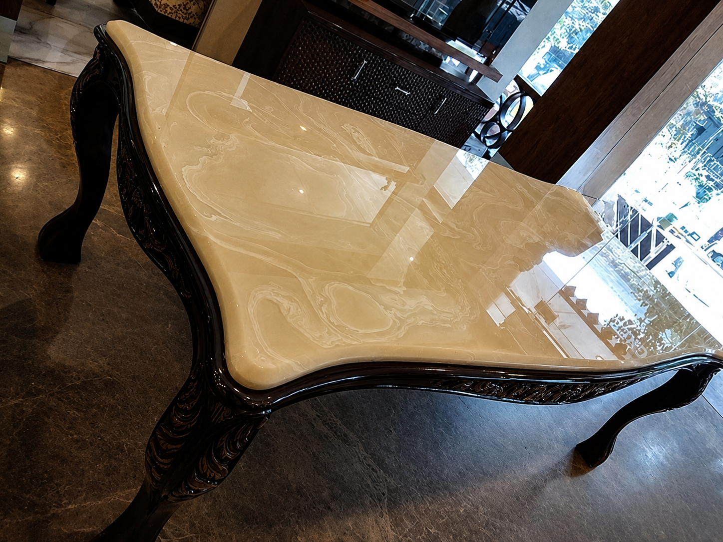 Onyx Crème Plain Table